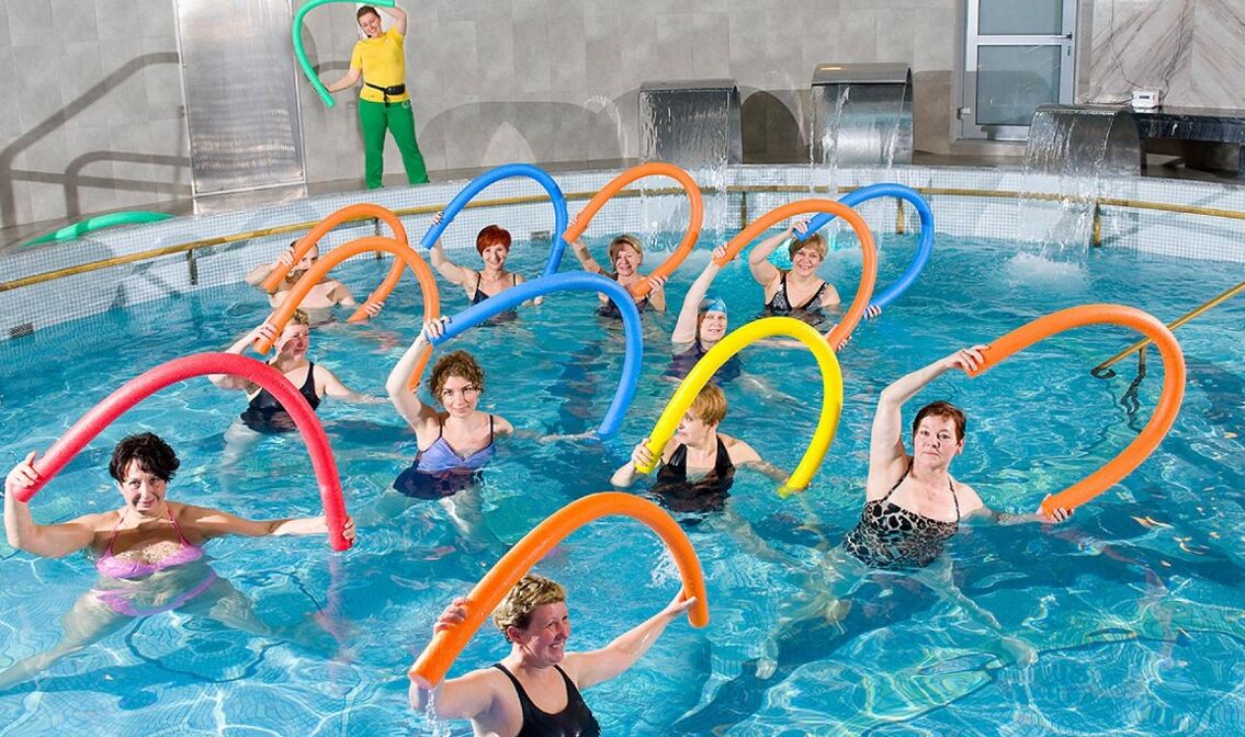 Exercises in the pool with lumbar osteonecrosis